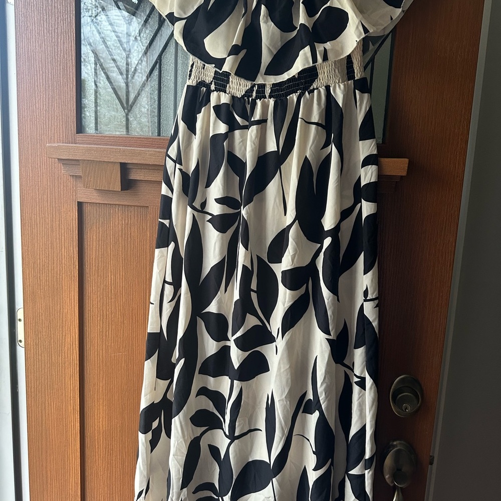 Elegant Black and White Leaf Print Dress